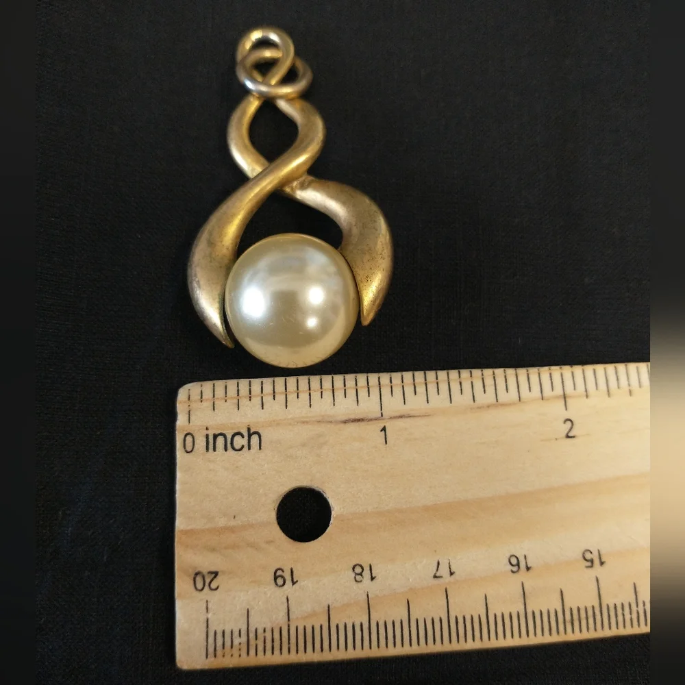 Vintage Gold Tone Spiral Pendant Large‎ Faux Pearl '70s-'80s